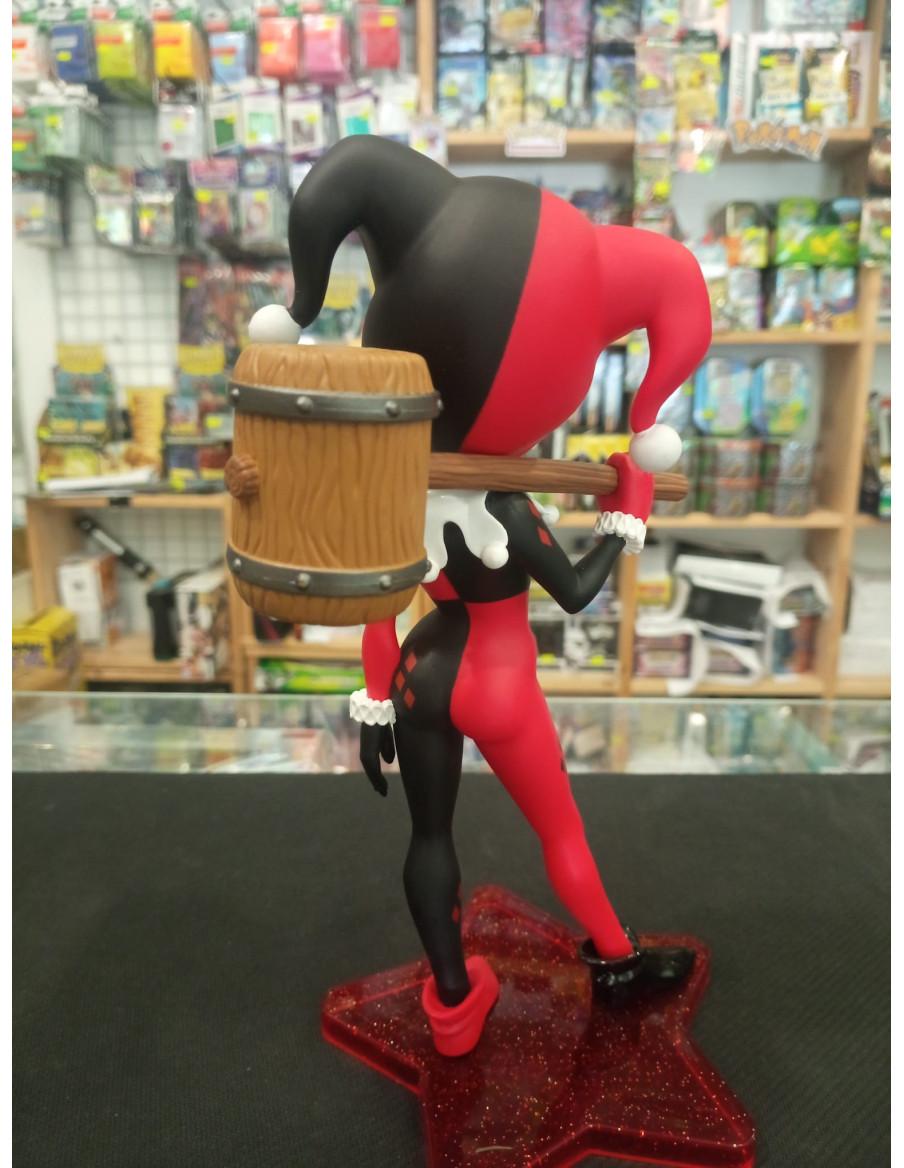 Figura Vinyl Vixens Harley Quinn  - ESTE PRODUCTO SE ENCUENTRA SIN CAJA Y CON UNA TARA EN EL MAZO. (ver fotos)