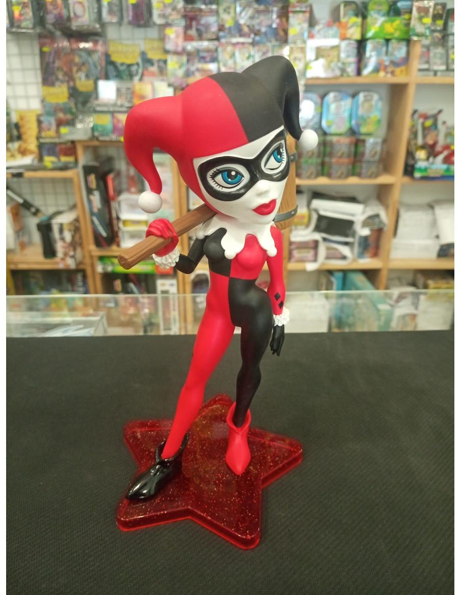 Figura Vinyl Vixens Harley Quinn  - ESTE PRODUCTO SE ENCUENTRA SIN CAJA Y CON UNA TARA EN EL MAZO. (ver fotos)