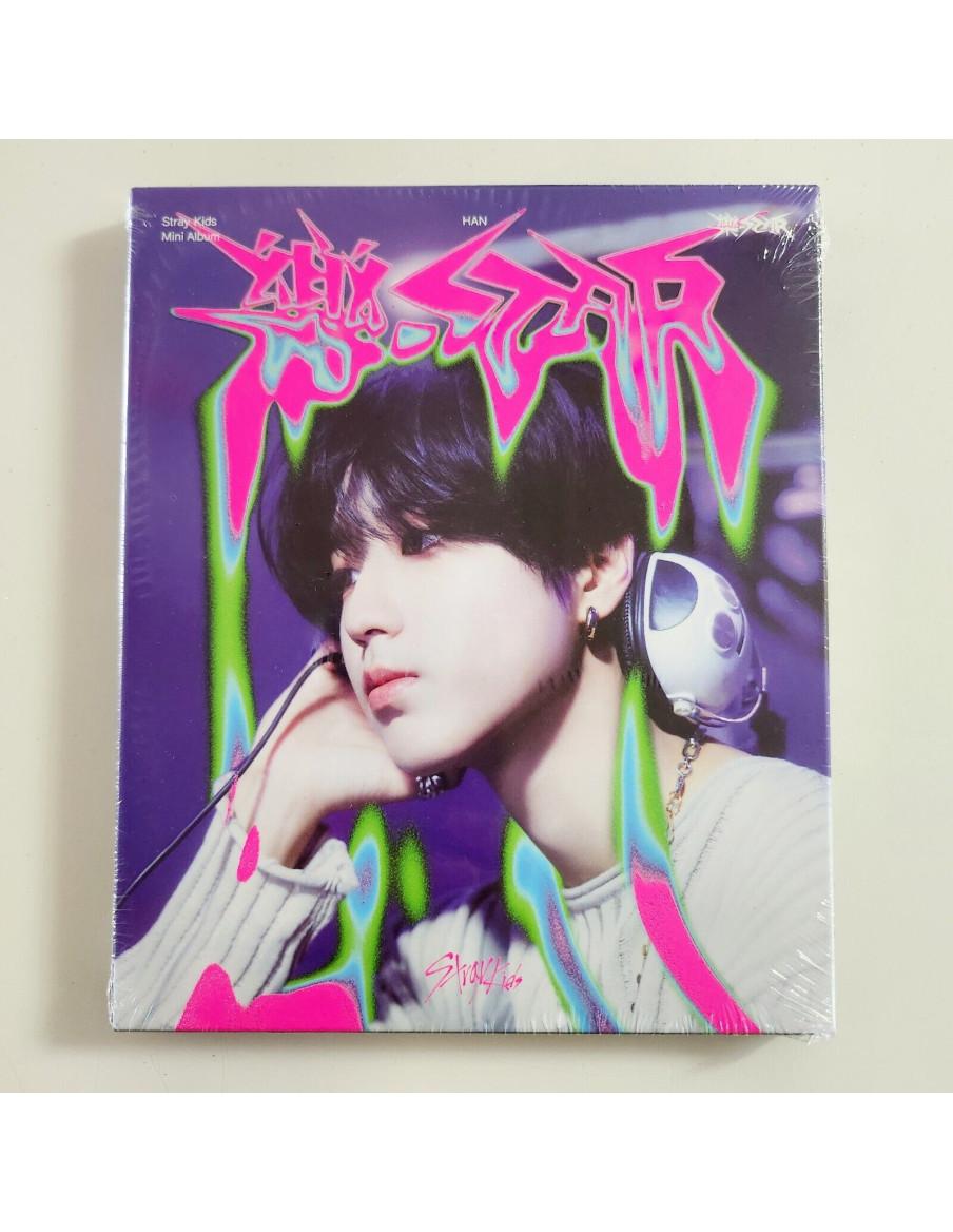 STRAY KIDS - Rock-Star (8th Mini Album) Postcard Ver.  - Contenido:
- Set de 8 postales- CD de música- Papel con lyrics- Photoca