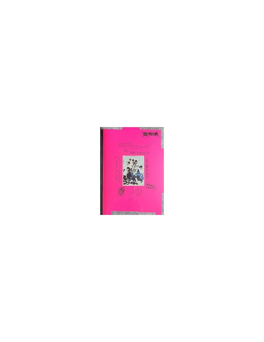 STRAY KIDS - Rock-Star (8th Mini Album) + Foto selfie aleatoria  - - Libro tipo revista de 60 página.
- CD de música.
- 1 Tarjet