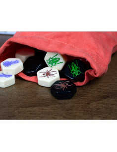 Hive Pocket. (Español)  - ¡Salva a la abeja reina!

Tu objetivo en el juego es rodear completamente la Abeja Reina de tu oponent 2